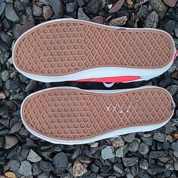 Like New Vans Anaheim Old Skool 36 DX trainer in red/green/yellow - Picture 6 of 7